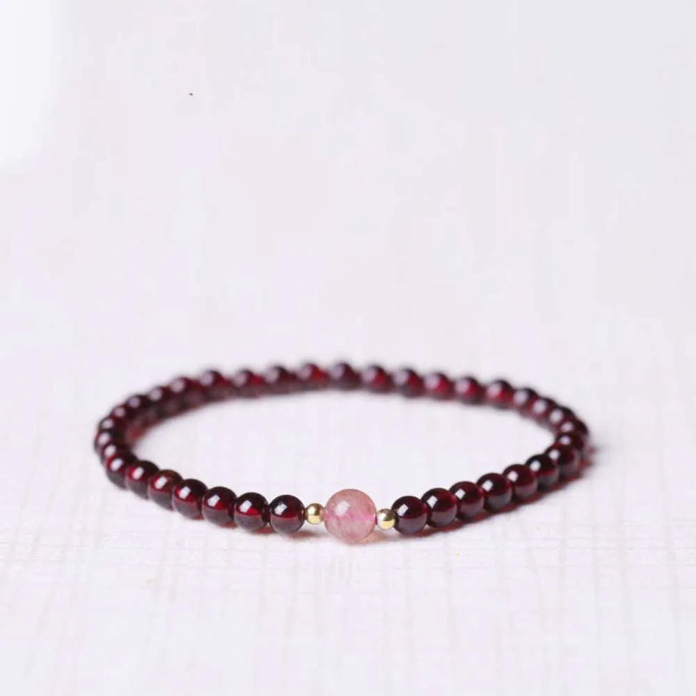  Known for its healing properties, this natural tourmaline bracelet helps promote balance and emotional well-being, ideal for daily wear or as a thoughtful gift.